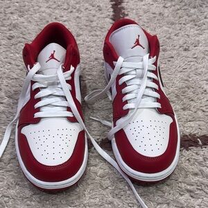 Jordan Men's Classic Red and White Sneakers Air Jordan 1 Low Top